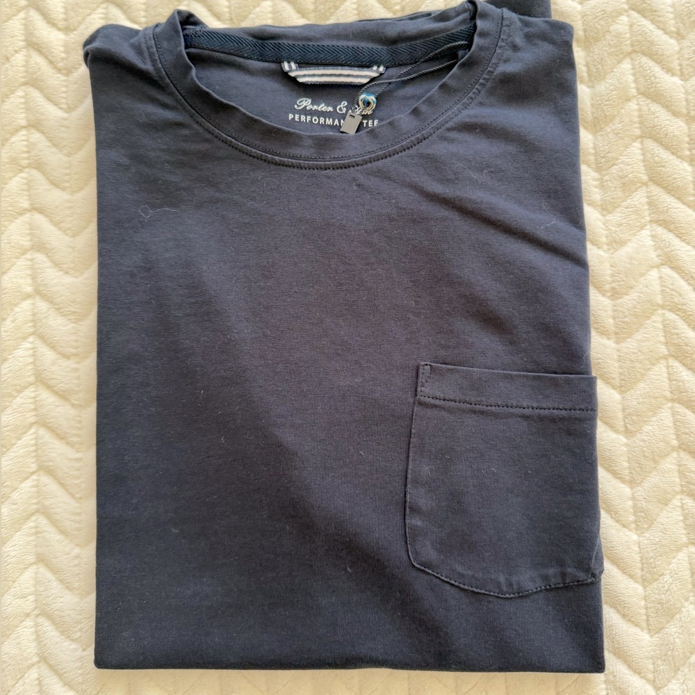 EUC MENS SMALL TSHIRT